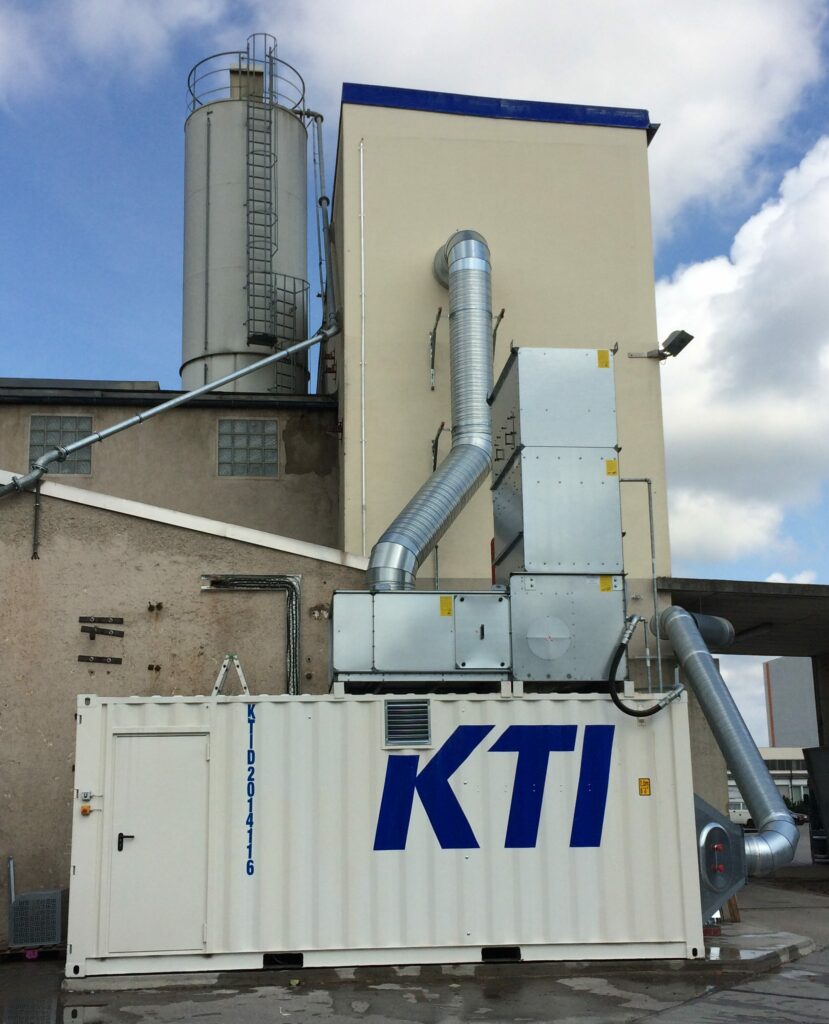 Silo cooling via cold air for the production of precast elements. Due to high quality requirements, the temperature of the gravel in summer must not exceed a certain value.