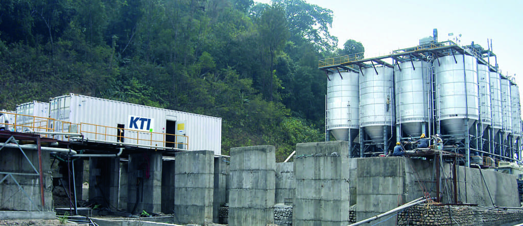 Silos that are flooded with cold water from the KTI falling film chillers to cool the aggregates.
