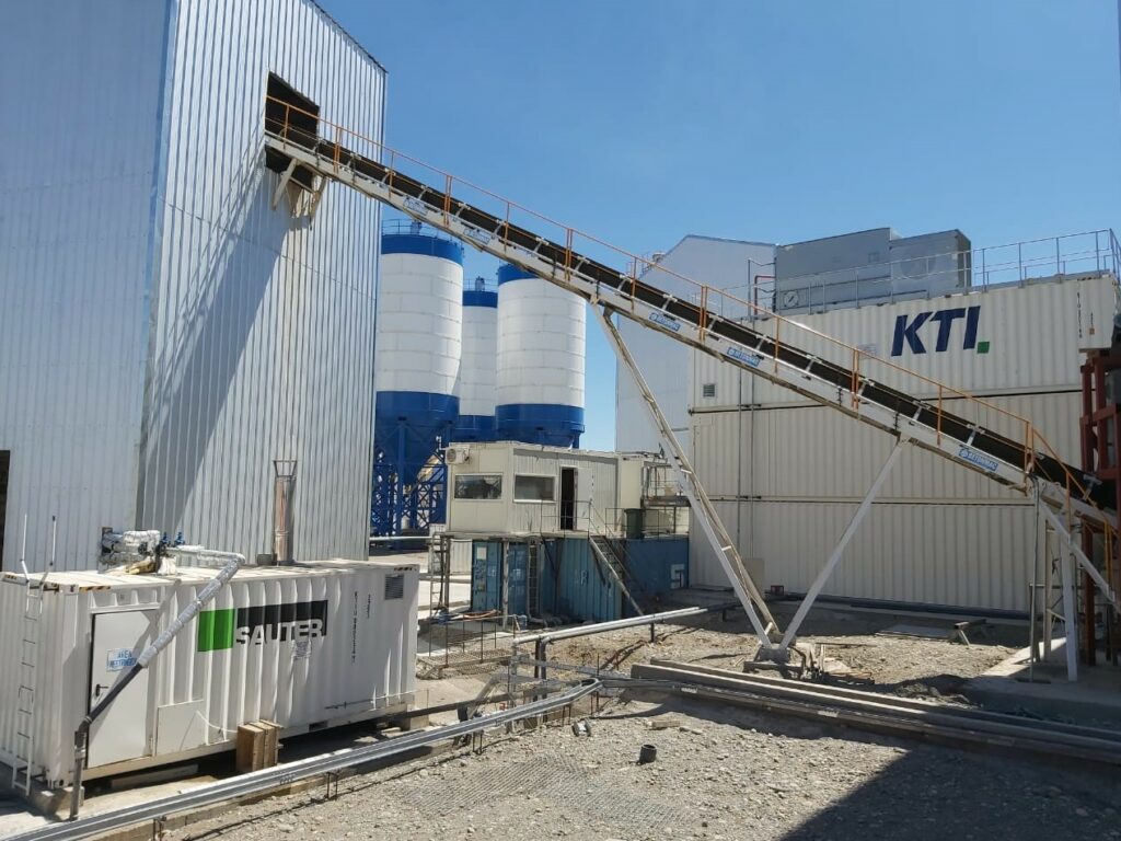 KTI - Sauter hot water concrete heater in operation at dam project in Patagonia. In winter, up to 1000 kW heating capacity is required to bring the water to the right temperture.