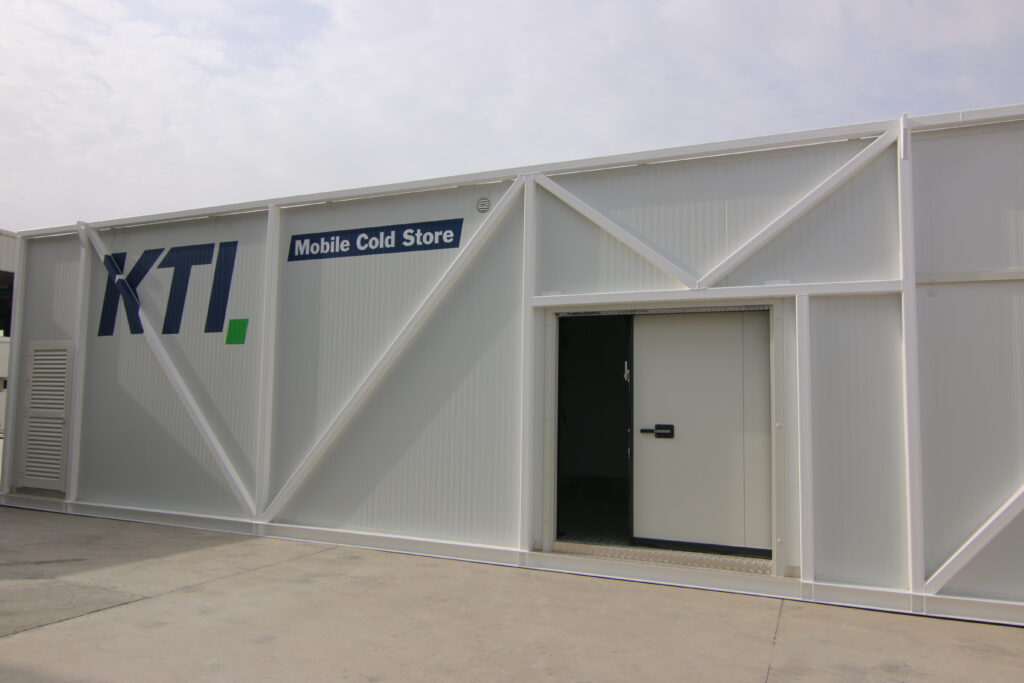 Side view on a portable cold storage. A large sliding door allows easy access even with large goods.