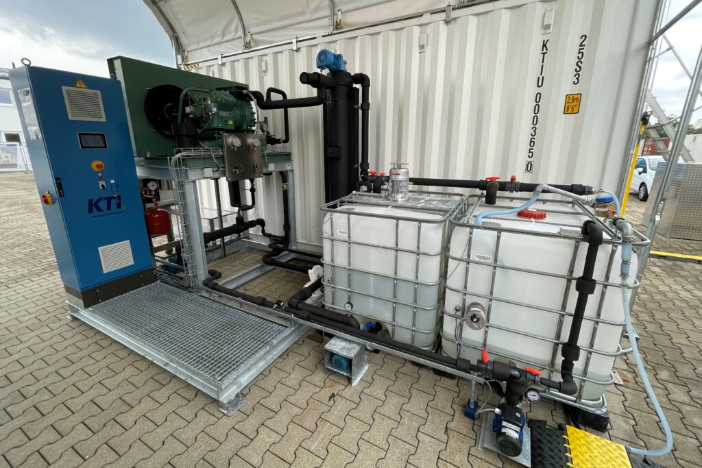 Compact plant for the preparation of slurry ice