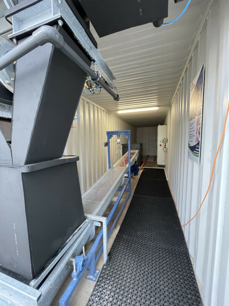 Ice weighing unit: Continuous weighing with screw conveyor, hopper, weighing electronics, integrated in blower station