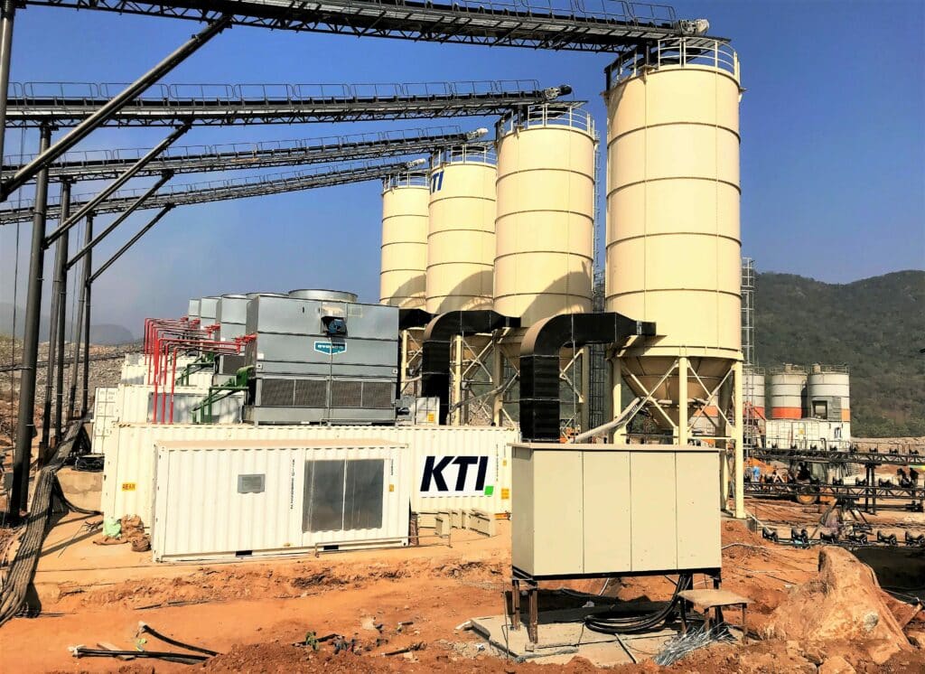 Silo cooling (f.l.) and plate ice plants (h.r.) during construction of a dam in India