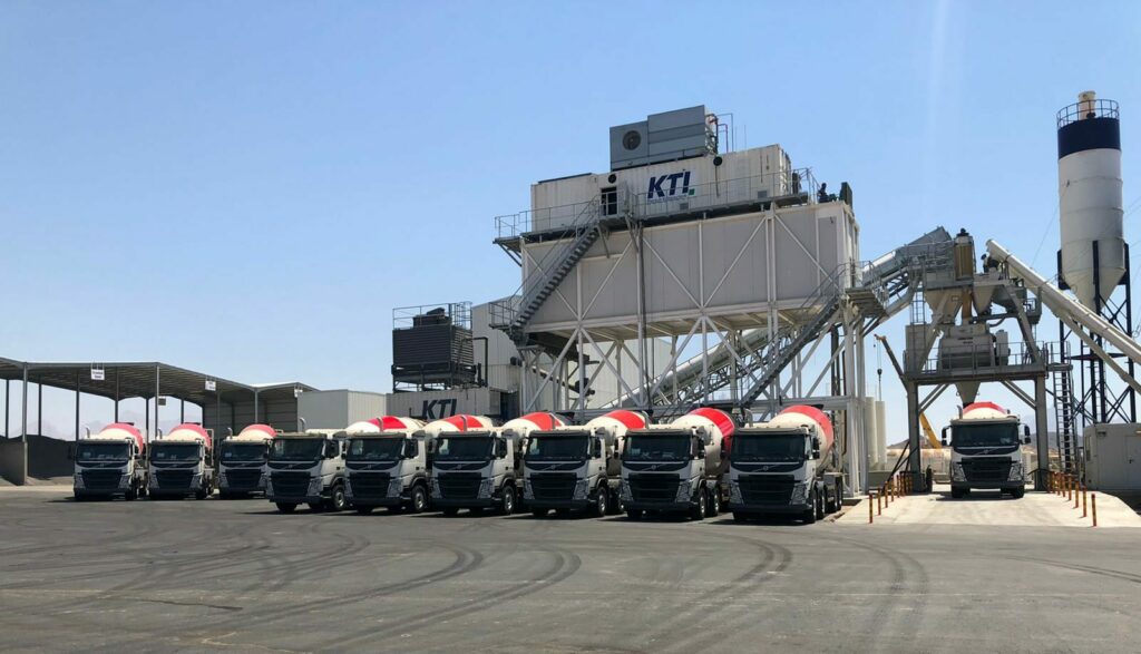 Plate ice plant with ice storage for concrete cooling