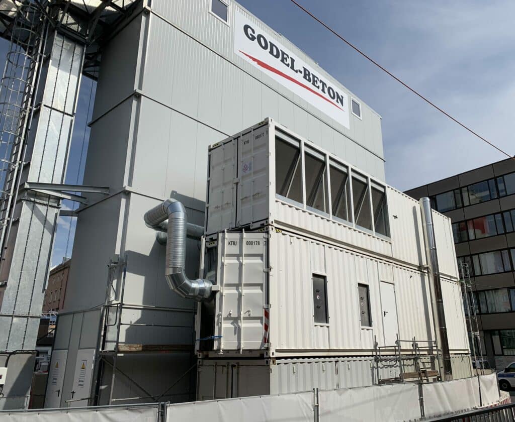 Silo cooling and cold water plant for the production of high quality concrete