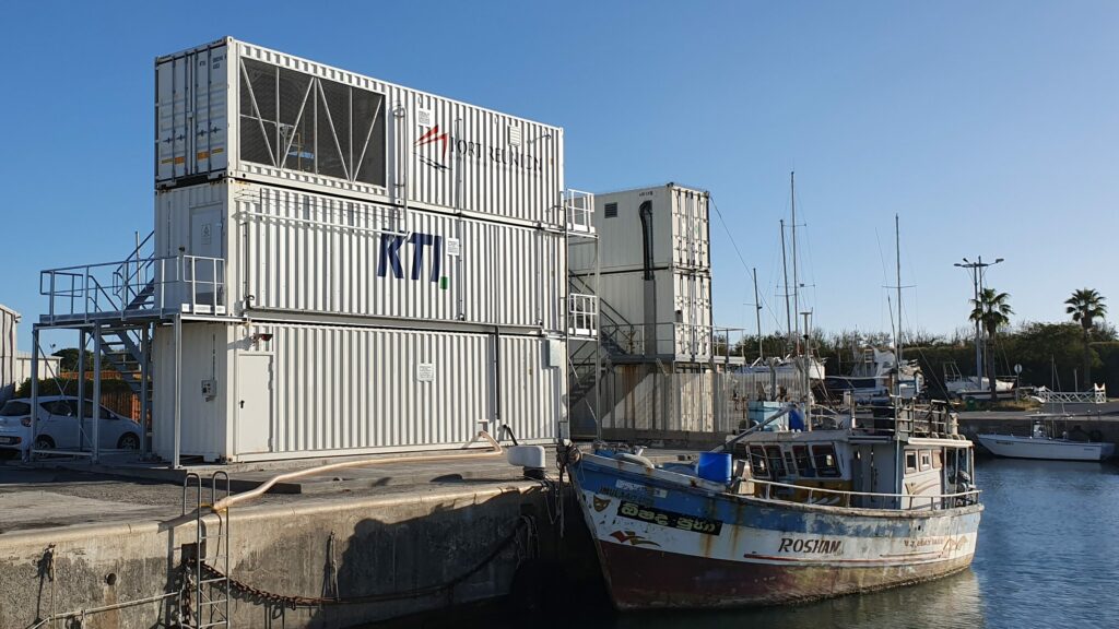 An ice filling station for La Reunion