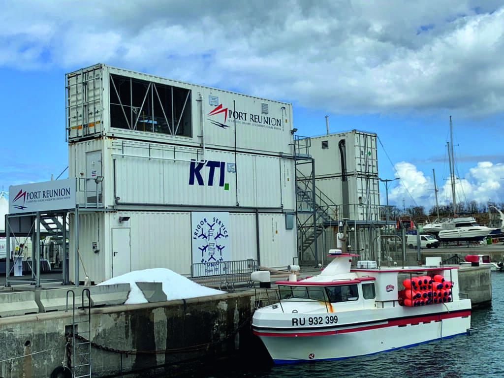 Ice production at port quay for direct loading of ships with ice